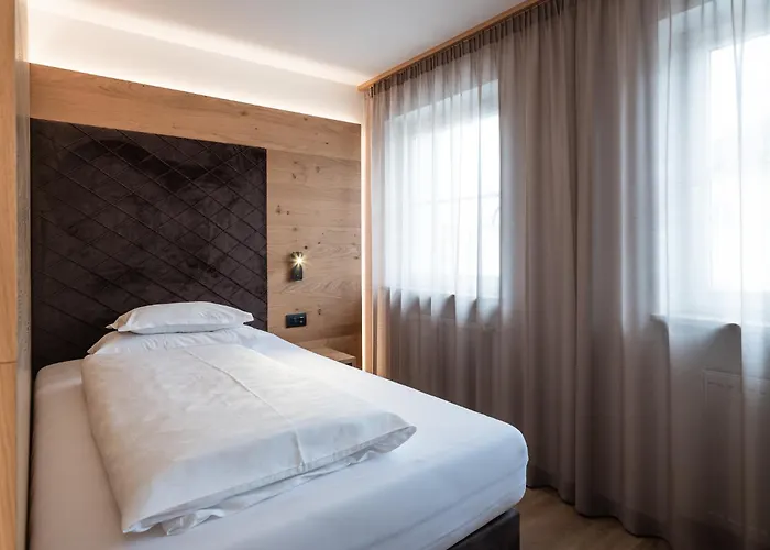Hotel Blitzburg Brunico